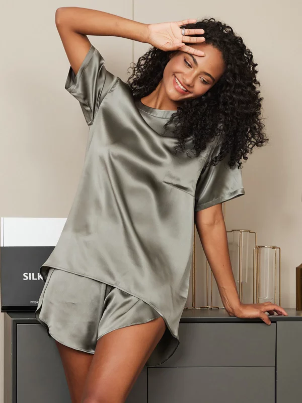 100% mulberry Silk Short Sleeve Round Neck Women's Pajamas Set - Image 3