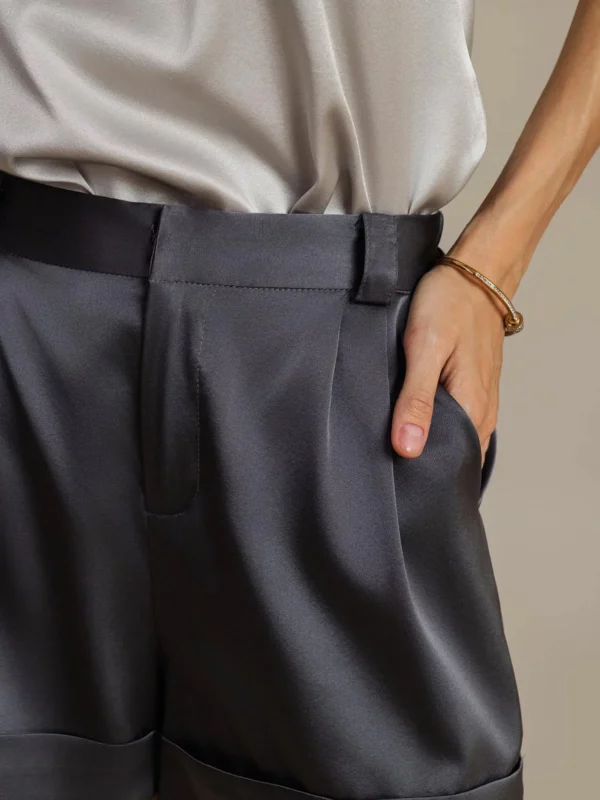 19Momme mulberry Silk Women's Cuffed Shorts With Side Pockets Design - Image 4