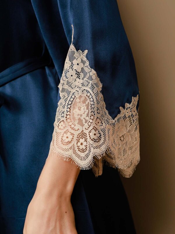 Pure Mulberry Silk V Neck Short Nightgown&Robe Set with Lace Design - Image 9