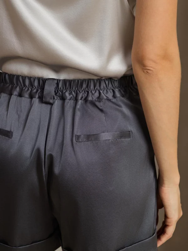 19Momme mulberry Silk Women's Cuffed Shorts With Side Pockets Design - Image 5